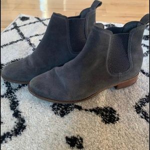 TOMS SUEDE BOOTIES